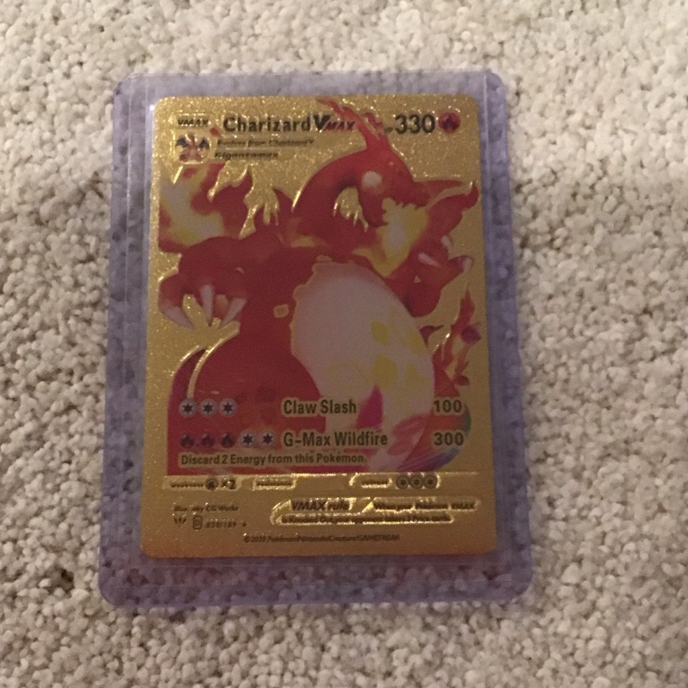 Charizard VMAX Pokémon Card